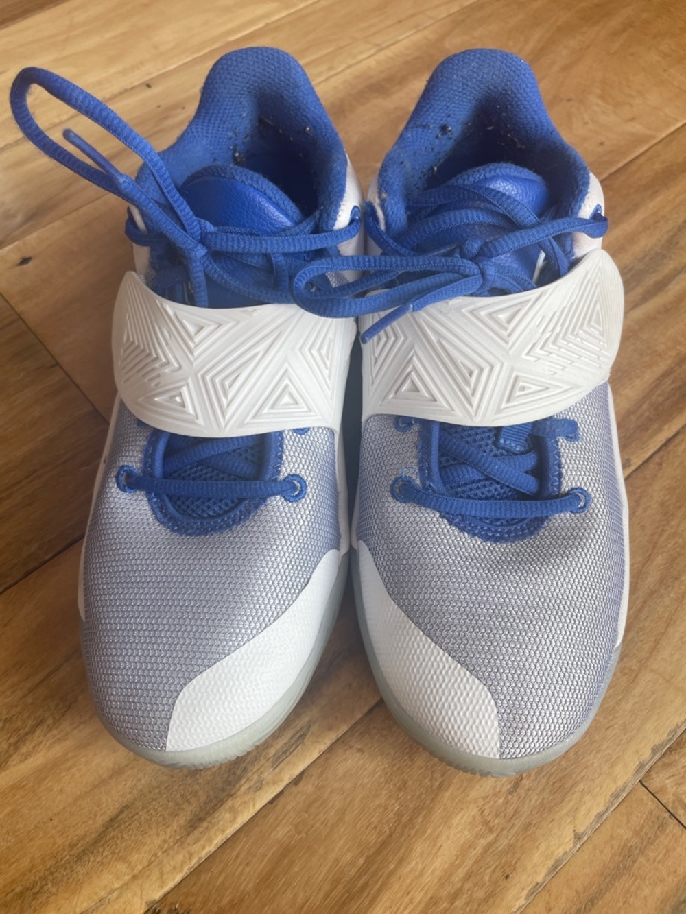 Nike Kyrie Irving basketball shoes size 5.5Y